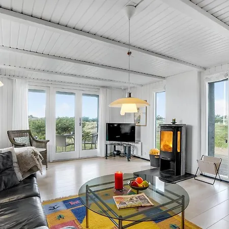 4 Bedroom Amazing Home In Fano Holiday home *